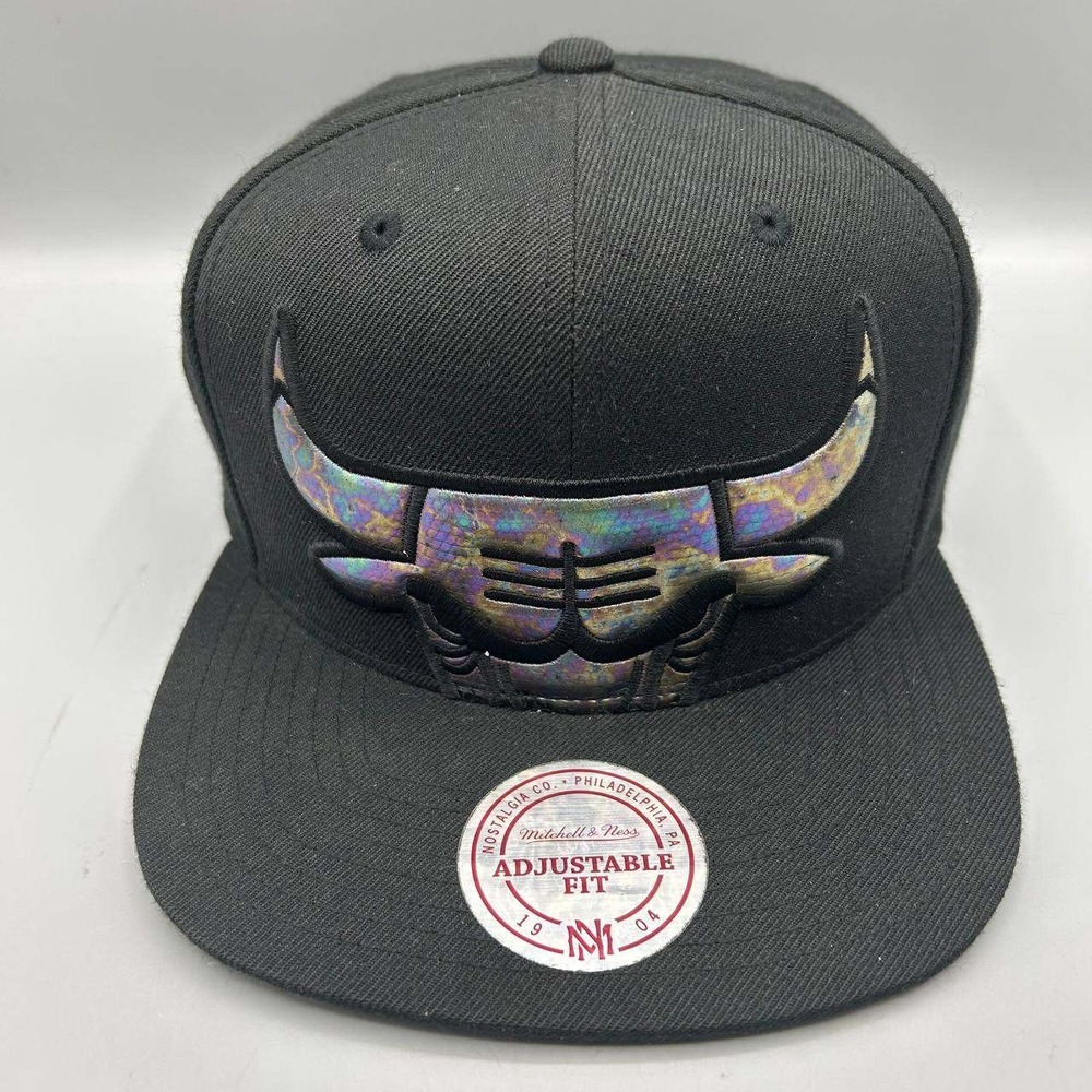 Chicago Bulls Hat Men Black Embroidered NBA Mitchell & Ness Snap Back Cap
